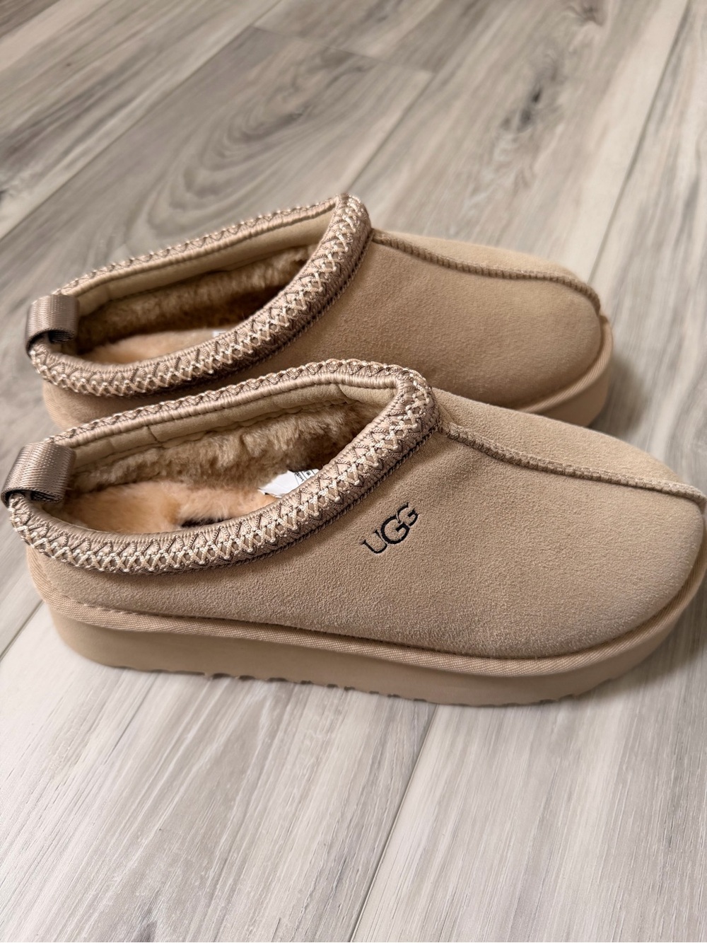 UGG Tasman Platform Slippers Sand Beige Suede Sheepskin Women’s 10